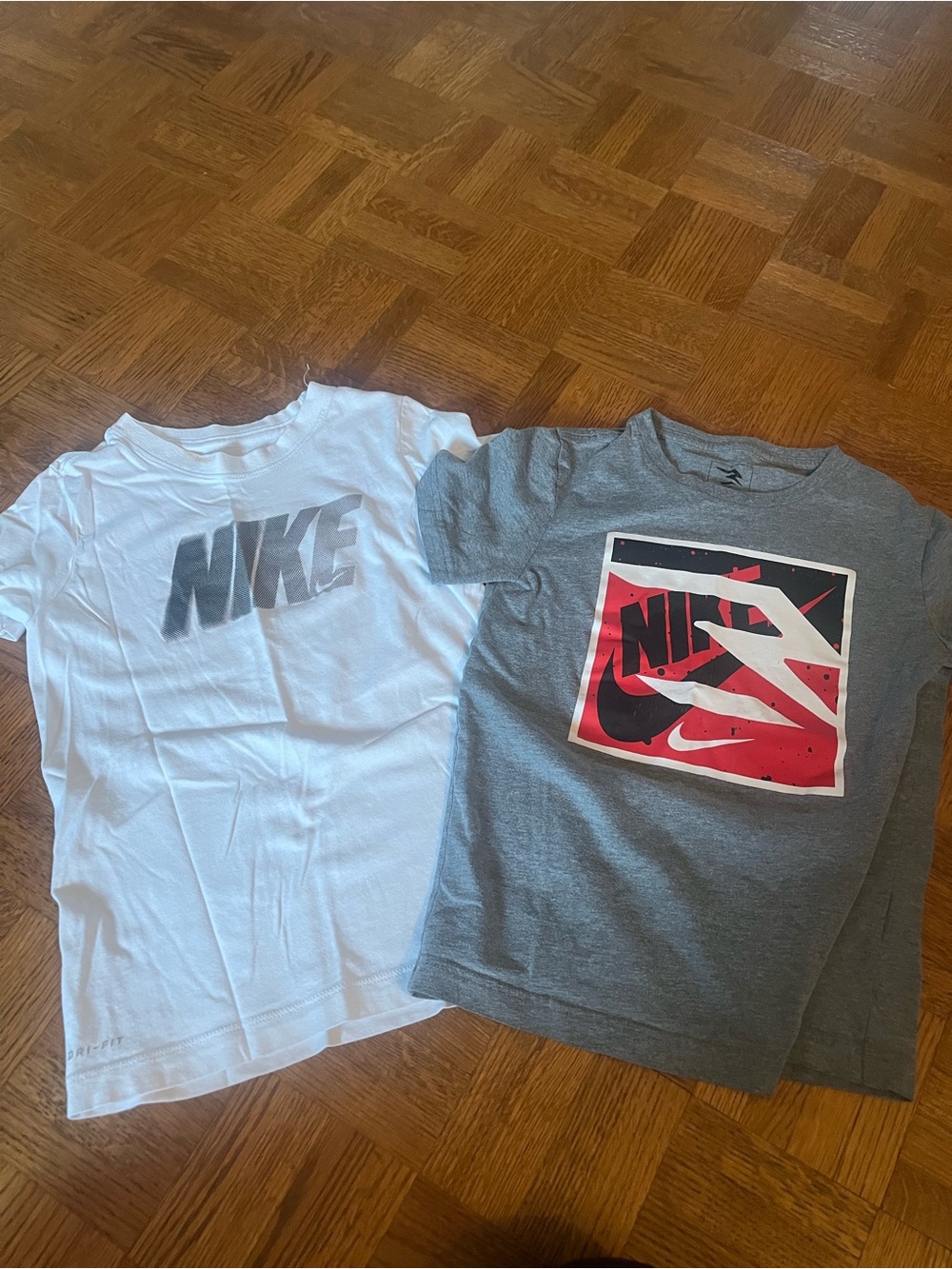 Nike White & Heather Gray Short-Sleeve Logo Tees - Kids